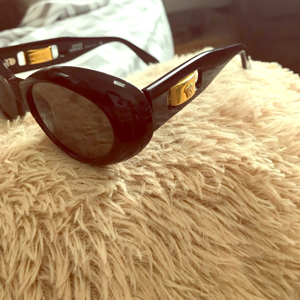 Vintage 90s Versace Gianni glasses mint condition